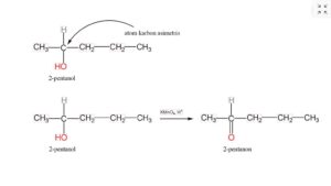 Jawaban yang benar adalah B. 2-pentanol. Senyawa organik yang dapat dioksidasi menjadi keton adalah senyawa alkohol sekunder. Senyawa ini tidak bereaksi dengan pereaksi Tollens. Diantara senyawa di atas yang merupakan senyawa alkohol sekunder dan bersifat optis aktif adalah senyawa 2-pentanol. Dikatakan optis aktif karena memiliki satu atom karbon asimetris, yaitu atom C yang mengikat 4 gugus yang berbeda, yaitu -CH3, -OH, -H, -CH2-CH2-CH3. Struktur lengkapnya adalah seperti pada gambar dibawah ini. Jadi, senyawa tersebut kemungkinan adalah 2-pentanol.